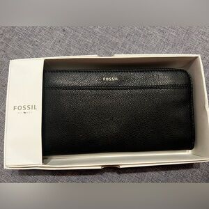 Fossil clutch wallet.  New in box. Gold zipper